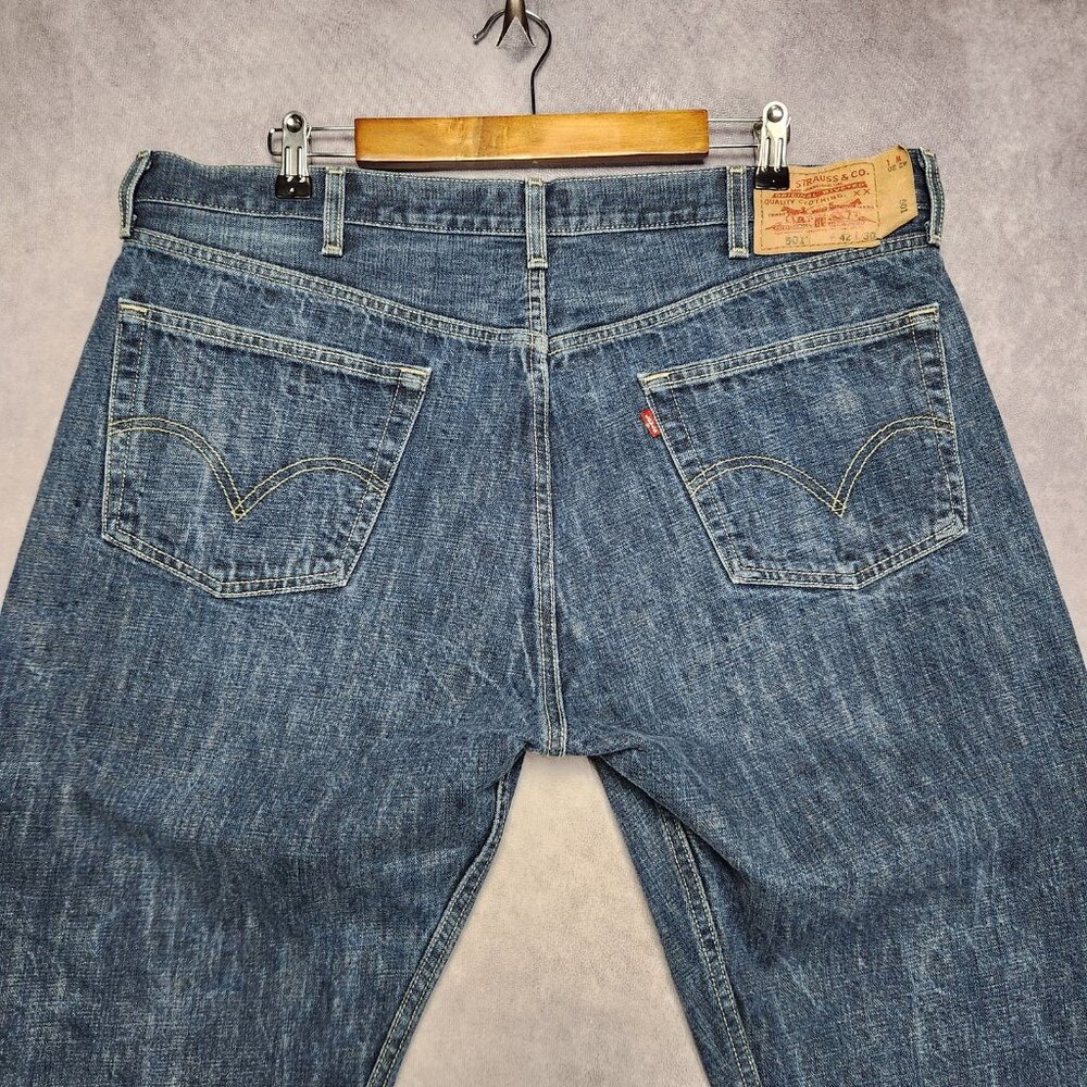 Levis 501 Jeans Mens 40 to 42x30 Blue Denim Straight Leg Button Fly Pants